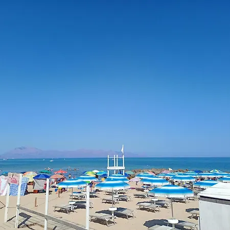Laerte & Dafne Holiday Apartment *